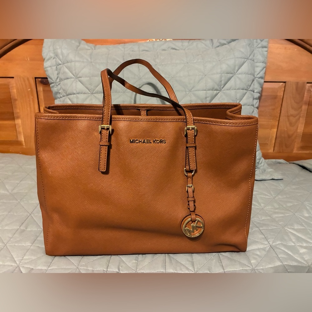 Michael Kors Jet Set Travel Tote - Medium in Saffiano Leather